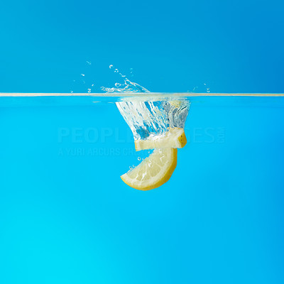 Refreshing lemon slices