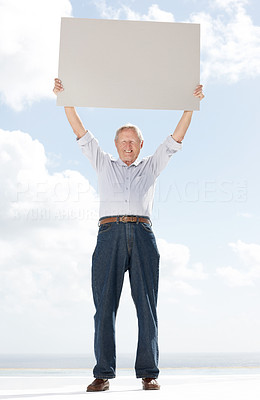Retired old man holding an empty sheet - Outdoor