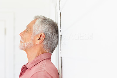 Profile image of an old man thinking while resting on the wall
