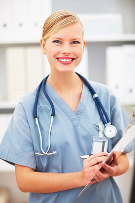Portrait of smiling lady doctor with pen and notepad